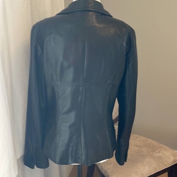 Danier fitted leather blazer - Picture 2 of 10